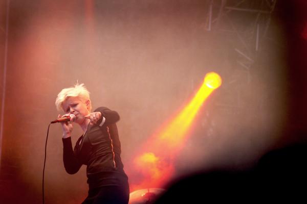 Peace & Love '10 - Robyn