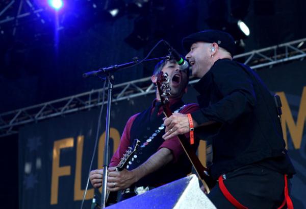 Flogging Molly på West Coast Riot 13